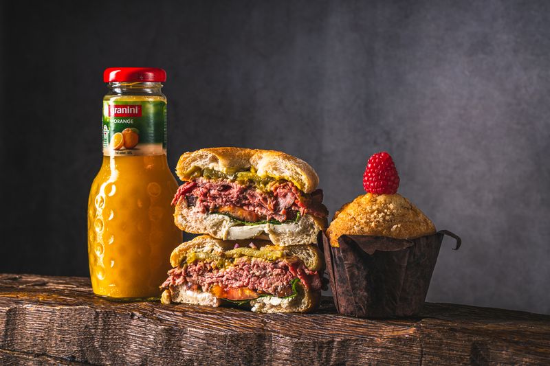 Vistas un ananāsu panini ar Čedaras sieru